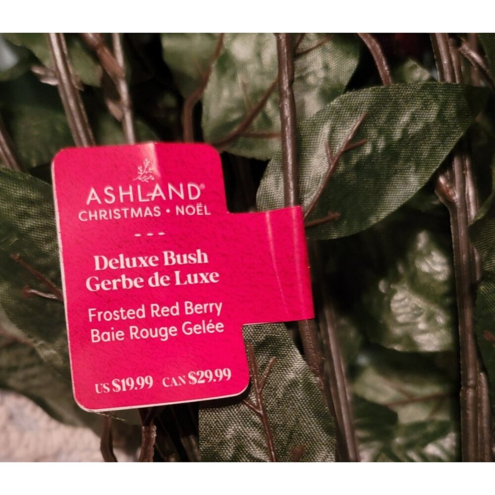 Ashland Deluxe Frosted Red Berry Bush With Green Leaves For Christmas/Winter Dec - Picture 2 of 3